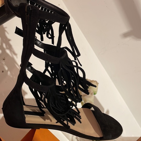 Fringe sandal with the back zipper and open toes - Picture 2 of 4